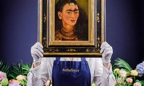 Отправляйтесь на Sotheby's в Лондоне, чтобы увидеть автопортрет Фриды Кало за 30 миллионов долларов, прежде чем он уйдет с молотка