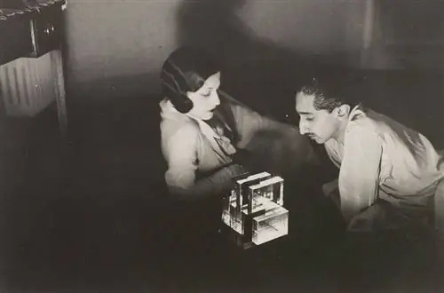 Ман Рэй, Махараджа и его жена, ок. 1927 г. Ман Рэй, Махараджа и его жена, ок. 1927 г.