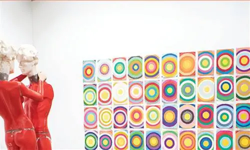 На фото: ветеран Art Basel Джон Армледер нацелился на свои любимые работы на ярмарке
