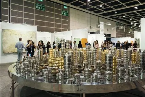Start. Stop Субодха Гупты. (2008) находится в разделе «Встречи» на Art Basel в этом году на гонконгской ярмарке Liu Jingya. Start. Stop Субодха Гупты. (2008) находится в разделе «Встречи» на Art Basel в этом году на гонконгской ярмарке Liu Jingya.