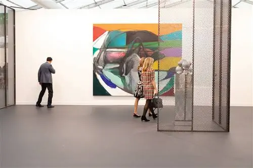 White Cube посвятил свой стенд Frieze London китайскому художнику Лю Вэю.