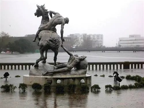 «Факелоносцы» Анны Хаятт Хантингтон (1956–1957)