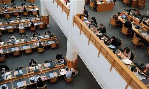 Студенты-аспиранты истории искусств в Великобритании говорят, что их поощряют проводить «менее строгие и амбициозные» исследования в свете пандемии