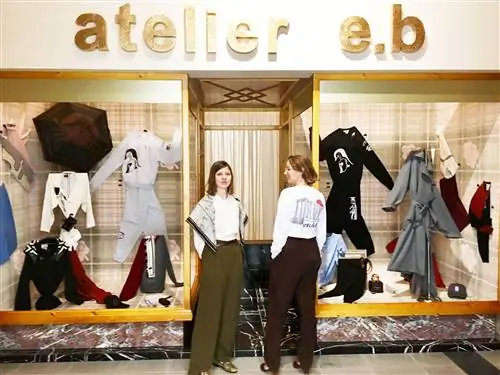 Atelier E. B - это имя, под которым дизайнер Бека Липскомб и художница Люси Маккензи подписывают свои совместные проекты.