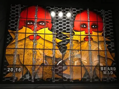 На выставке Brafa: Gilbert & George, Beard Mad (2016) Гарет Харрис На выставке Brafa: Gilbert & George, Beard Mad (2016) Гарет Харрис