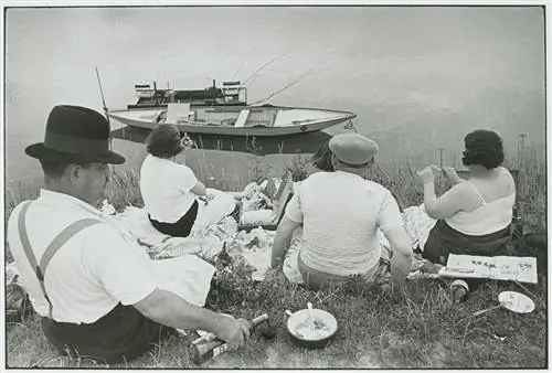 Картина Картье-Брессона Dimanche sur les bords de Seine, France (1938) вдохновила Анни Лейбовиц, когда она училась живописи в Сан-Франциско. Картина Картье-Брессона Dimanche sur les bords de Seine, France (1938) вдохновила Анни Лейбовиц, когда она училась живописи в Сан-Франциско.