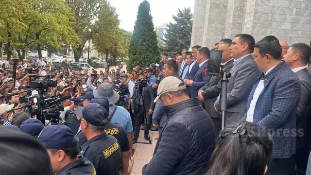 Вытащить его на победу, сделать его оспариванием на ремесле
