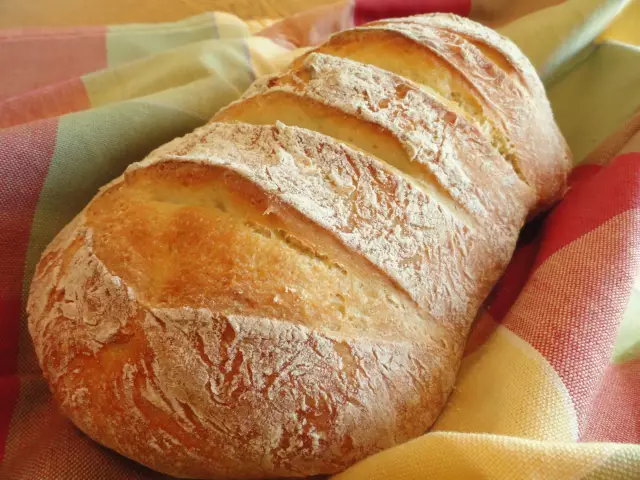 Легкий рецепт из чесночного хлеба с сыром