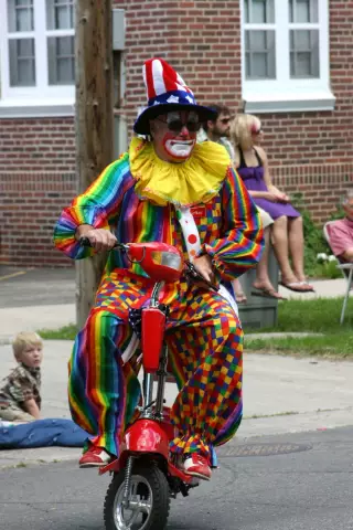 Clowning around: цирковое тематическое издание