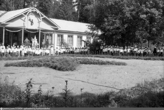 Постерный лагерь: как создать камуфляжную помаду