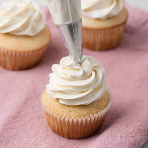 Как сделать не варить swiss meringue buttercream - craftsy