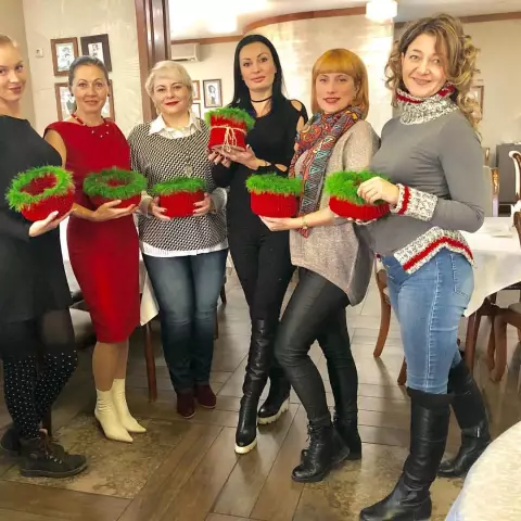 Получить все связали в узлах с крючком кельтского ожерелья узла