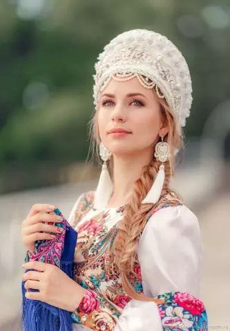 Вышивка праздничной машины: учебник по рождественской салфетке