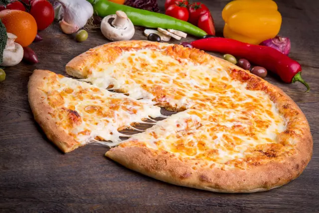 Сделать вкусную пиццу дома в 10 шагов
