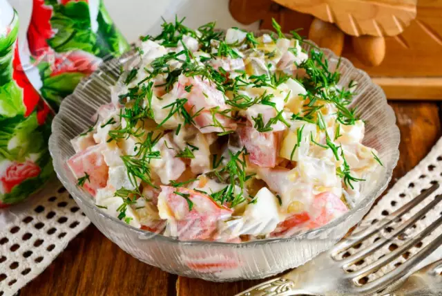 Салат из сыра и сыр