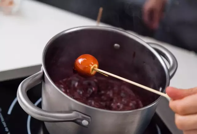 Как сделать идеальные карамельные яблоки с нуля