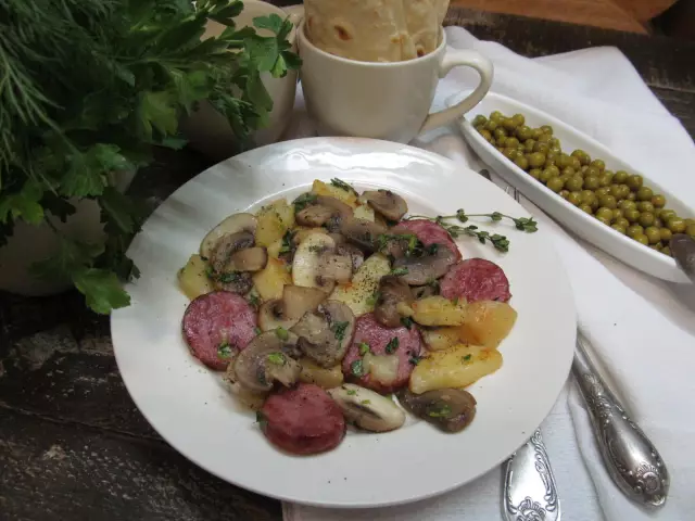 Научитесь делать картофельный салат здоровым и вкусным на ремесле