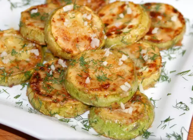 Жареный кабачок с пармезаном