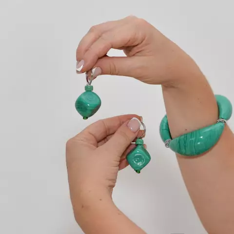 Touch bling: как добавить украшения для украшений на вырез