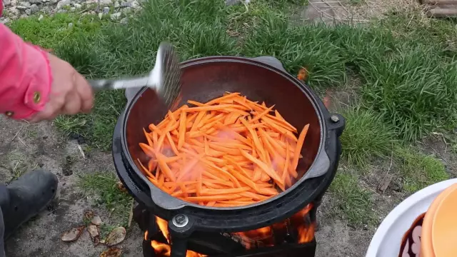 Самый простой способ вкрутить кусок пряжи в шар