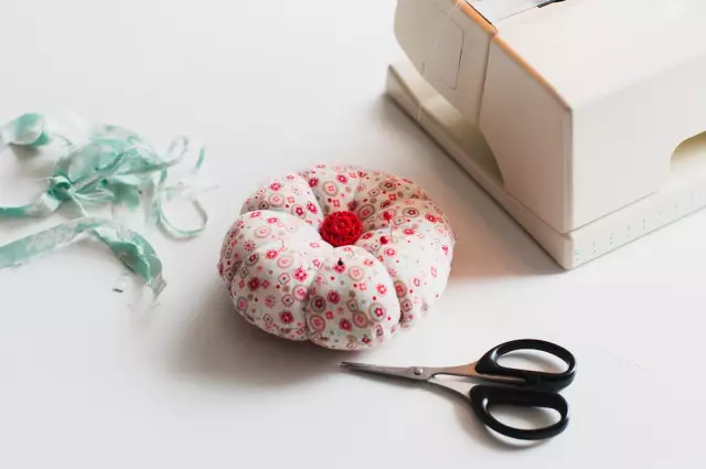 Diy pincushion с учебным посохом для запястья