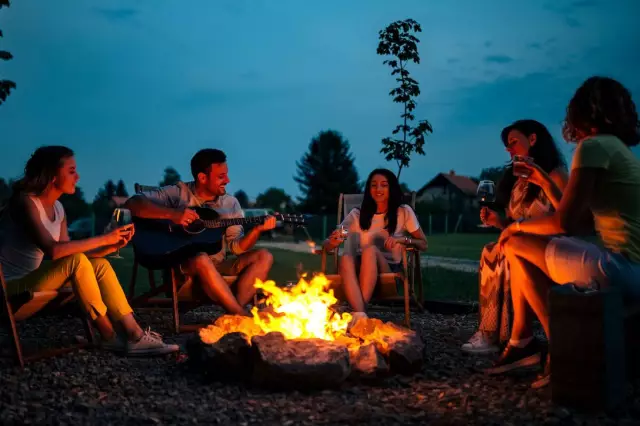 Почему Fire Pit Party даже лучше, чем Crappy Dinner Party