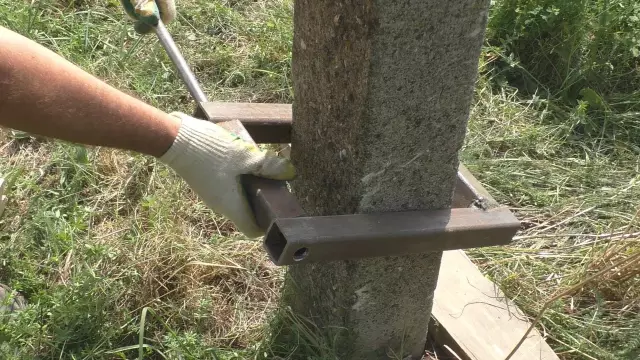 Как прикрепить деревянную перила к бетонному крыльцу