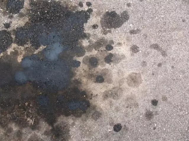 Как удалить пятна из бетона