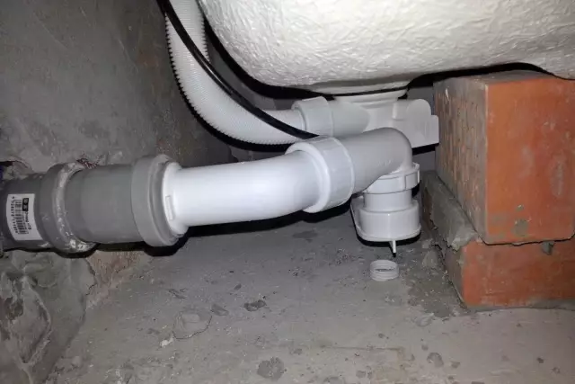 Что делает сифон в туалете?