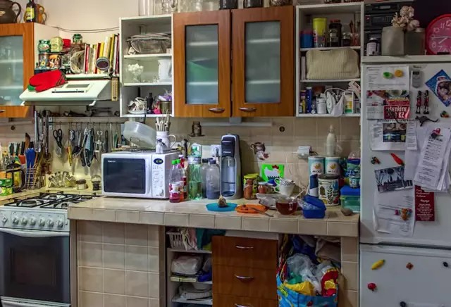 Какие бытовые продукты удаляют запах мочи и пятна?