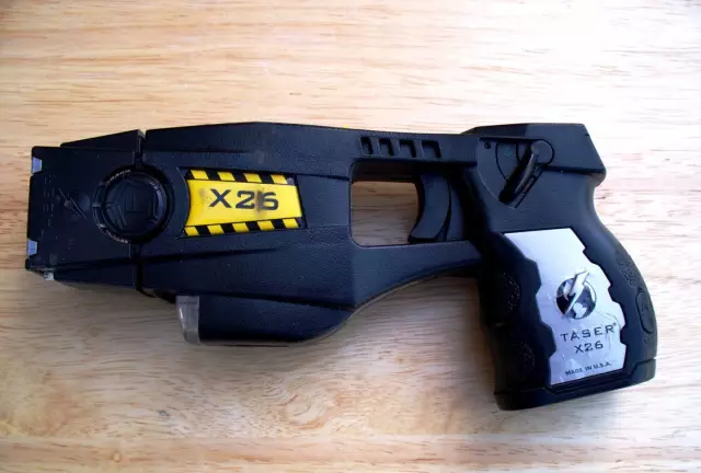 Доспехи крупного рогатого скота Vs. Taser Guns