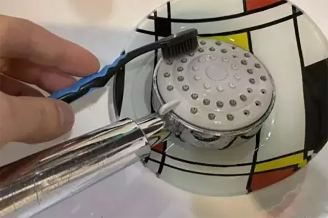 Как очистить душевую головку Moen