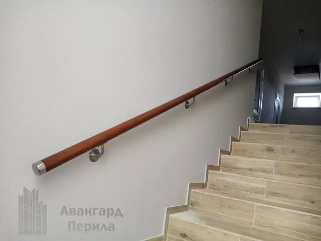 Как очистить липкие деревянные поручни
