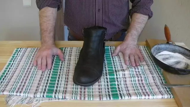 Как удалить запахи из сандалий Teva
