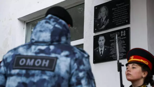Как увеличить каминную доску в комнате