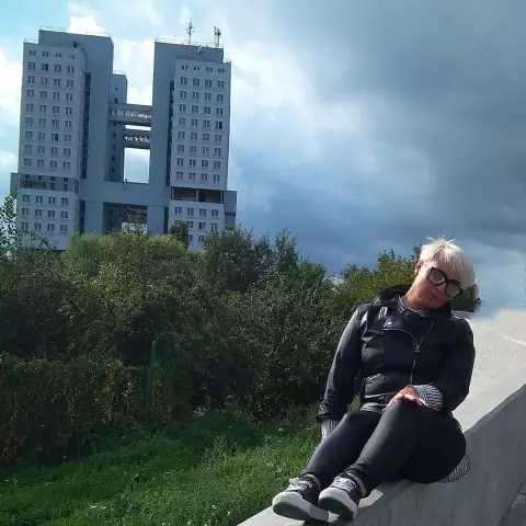 Где я должен положить спреи для тела в мой новый душ?