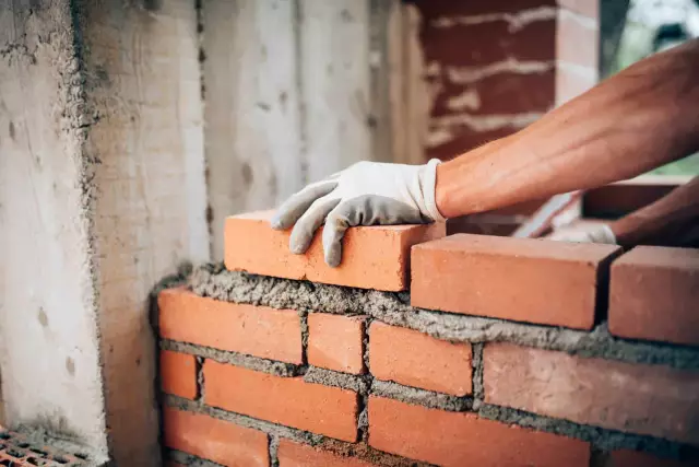 Common Brick Vs. Кирпич