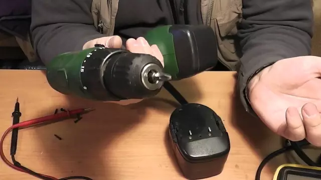 Как заменить аккумуляторы на вход Keyless на LiftMaster