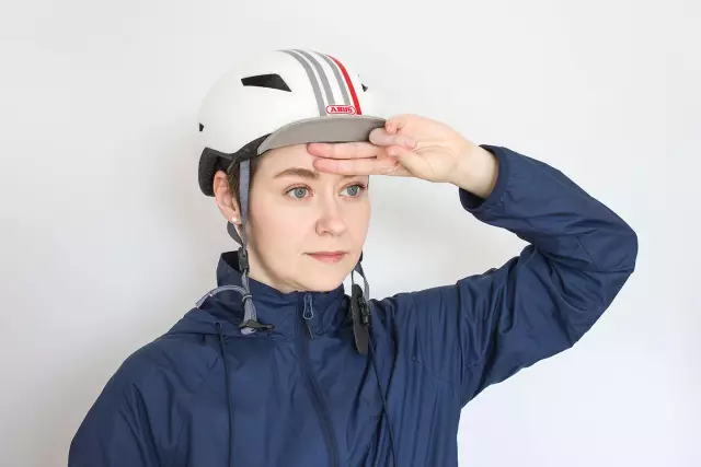 Как вымыть белый шлем поло