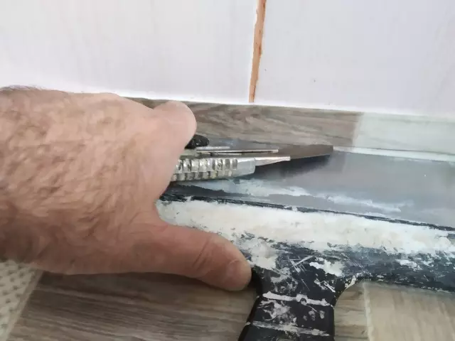 Как вырезать дверную пластину