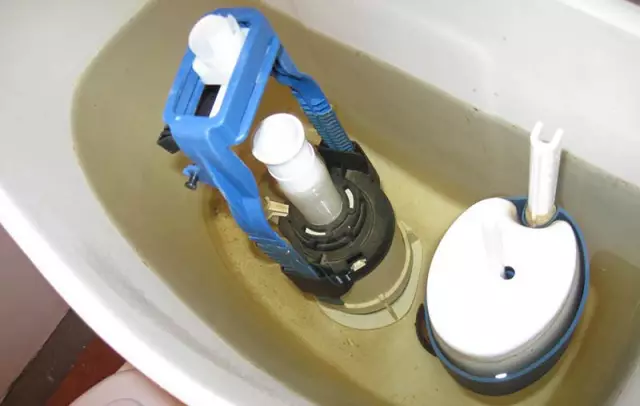 Как увеличить давление воды в ванной наверху