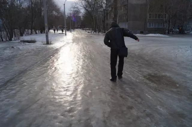 Является ли композитная настилка скользкой зимой?