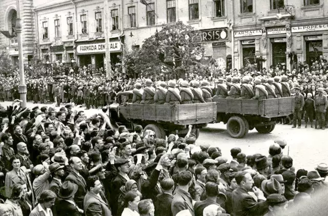 Стили из металлической кровати С 1910 по 1940 год