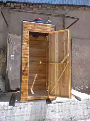Что такое деревянный бак на окне?