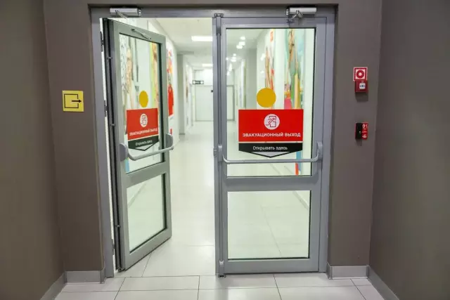 Каким образом должна быть качание двери?