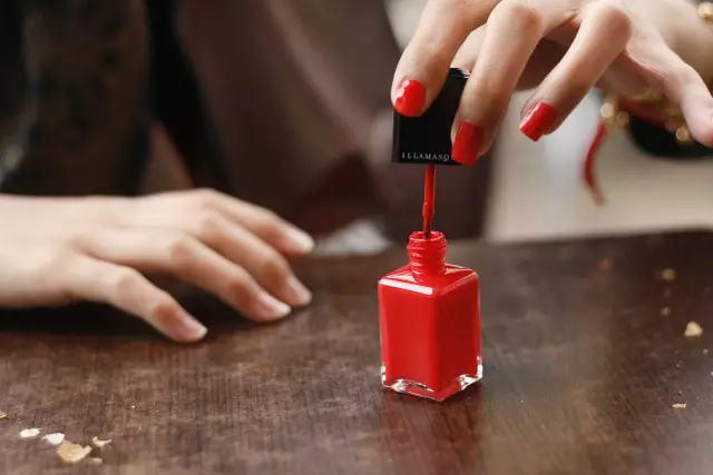 Как получить Fingernail Polish из замшевого дивана