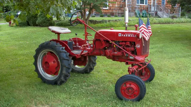 Как быстро Farmall Tractor