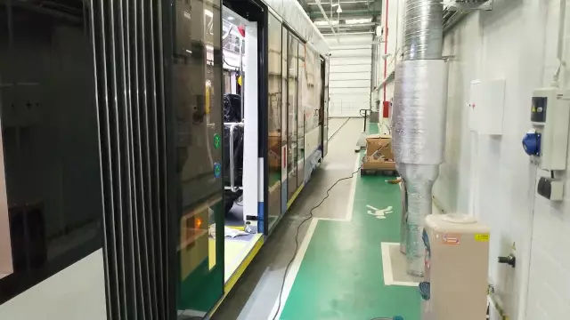 Удаление царапин из закаленного стеклянного стола