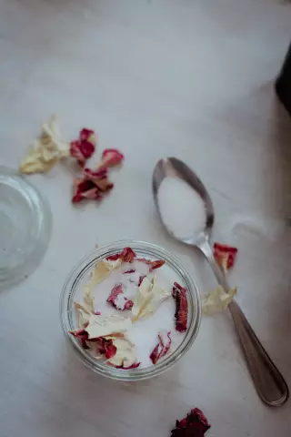 Что делать с лепестками роз