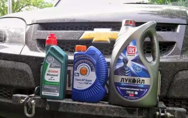 Какое масло следует использовать в верховой косилке John Deere?